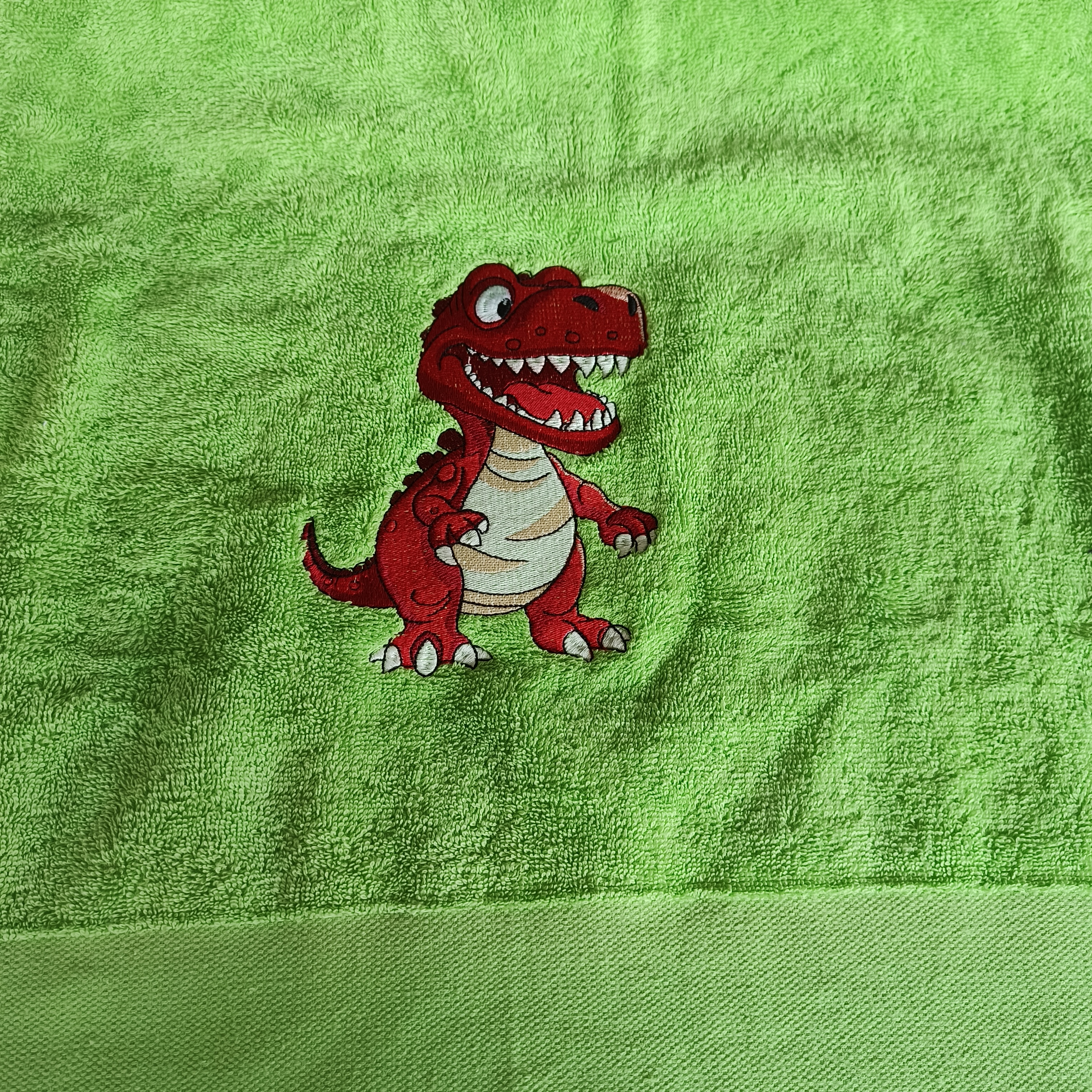 Geborduurd badlaken dino